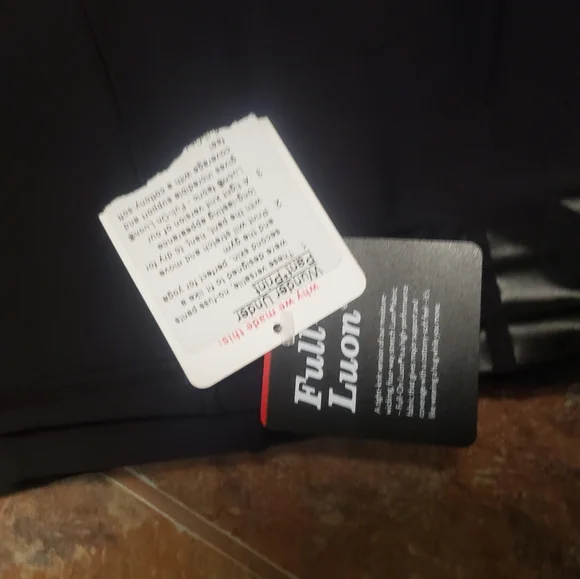 Lululemon leggings nwt - Picture 2 of 2